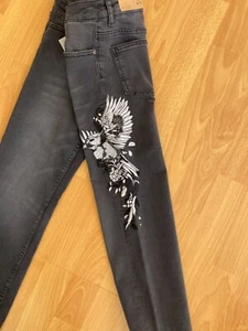 $45 ZARA GIRLS JEANS SLIM CASUAL JEANS PANTS Embroidered Eagle Bird SIZE 10 New - Picture 1 of 7