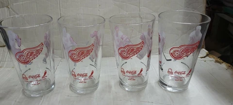 2002 Arby's Coca-Cola Detroit Red Wings Collector Series Hockey Glasses Set of 4 Cover