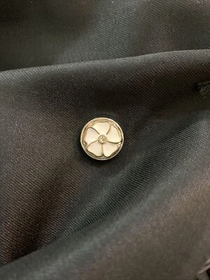 Mujeres Moda Hiyab Magnético Blanco Flor Prendedores Pañuelo Cierres Foto 1 de 2