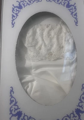 Vintage Bridal Gown With Veil And Train By Sweet Gowns Unknown Size - Image 1 of 4