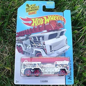 WHITE 5 Alarm Fire Truck. HW City ~ 2015. CFH71. New in Blister Pack! - Picture 1 of 3