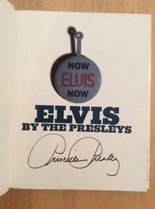 Signé Par Priscilla Presley - Elvis The c. Dur Livre 1st/1st + Photo - Picture 1 of 12