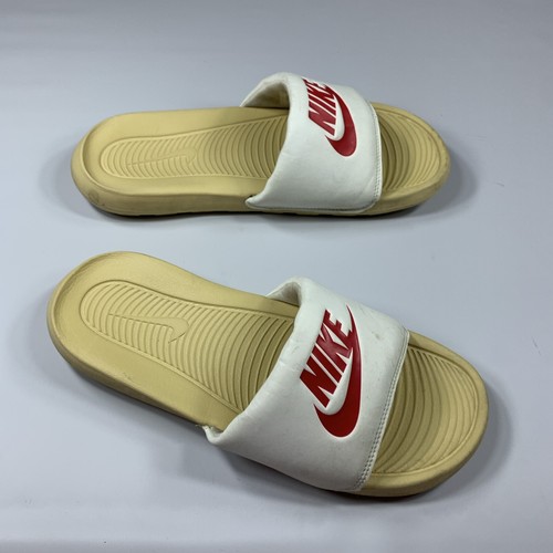 Nike Victori One Slide Uomo Summit Bianco Sesame Rosso Università Taglia 8 CN9675 107