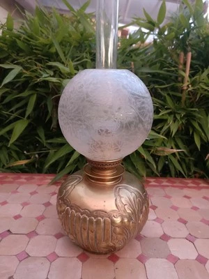  Grande Lampe à Pétrole Art Nouveau en Laiton Complète  Ancienne. - Photo 1/4
