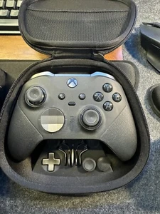 Xbox One Elite Series 2 Wireless Controller – schwarz - Bild 1 von 4