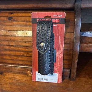 Safariland Model 38 Top OC/Mace Spray Holder Plain Black Snap Belt Loop 38-4 NEW - Picture 1 of 5