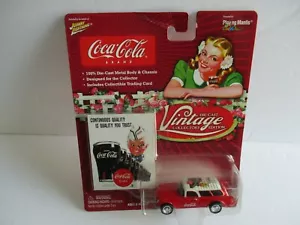 Johnny Lightning Coca Cola Vintage Die-cast 1954 Corvette Nomad Edizione da Collezione NUOVO - Foto 1 di 3
