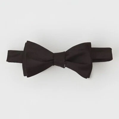 Pajarita de seda HUGO BOSS sin atar 50307932 negra Foto 1 de 4