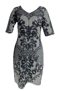 Baraschi Trompe l'oeil Lace Print Black Motiv Wiggle Dress Sheath Size 0 LBD - Bild 1 von 10