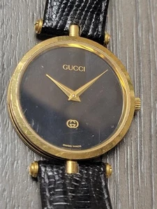 Damen Gucci Stack Quarz Armbanduhr in Schwarz braucht Batterie - Bild 1 von 19
