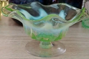 Victorian vaseline uranium Glass Ruffled bonbon Pedestal Dish - Picture 1 of 8