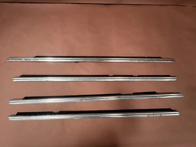 BMW E28 528e M5 528I 533I 535I conjunto de moldura de porta externa cromada fabricante de equipamento original 181K milhas - Imagem 1 de 4