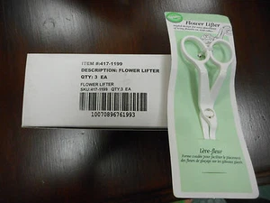 (24) Wilton FLOWER LIFTER Lifters Cake Decorating Buttercream Icing New on Cards - Picture 1 of 5