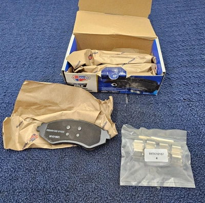 Pastilla de freno dorada premium GNAD1035 para modelos Chevrolet Pontiac Suzuki seleccionados 04-16 Foto 1 de 4