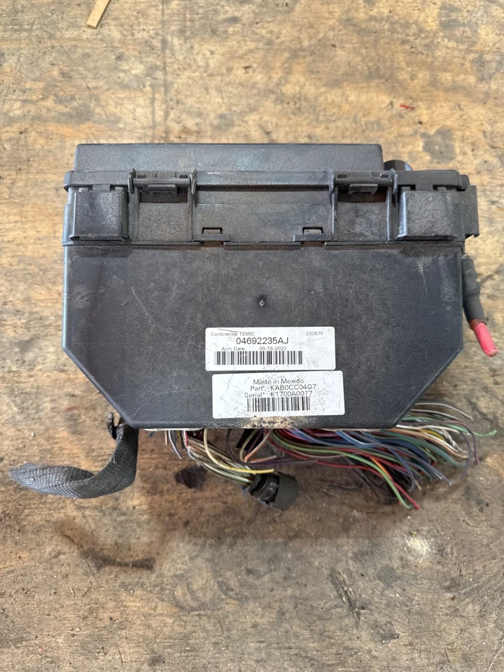 Dodge Nitro Jeep Liberty Patriot TIPM 2008 2009 fabricante de equipos originales caja de fusibles BCM 04692235AJ Foto 1 de 4