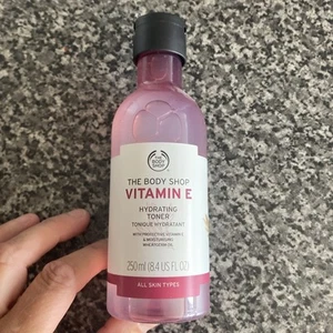 The Body Shop Vitamin E Hydrating Toner 250ml for All Skin Types - Picture 1 of 3