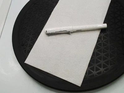 NewMissingBox - Lamy Safari White, Extra Fine Nib - Image 1 of 2