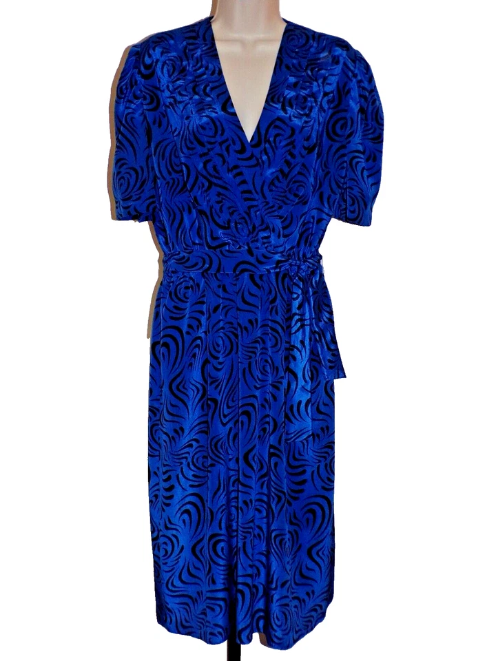 复古 80 年代皇家蓝色和黑色褶饰上衣 V 领袖口手工连衣裙 — 第 1/4 张图片