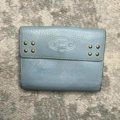 Cartera compacta Celine de cuero granulado tachonado azul polvo portatarjetas adicionales Foto 1 de 4