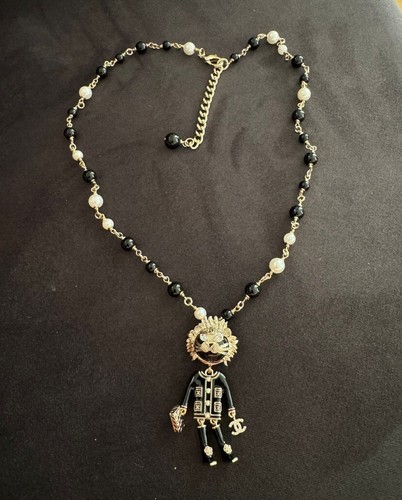 Collana con ciondolo leone cocco CHANEL 2022