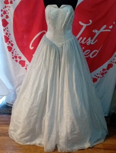 Wedding dress size 10 silver tulle Dizzie Lizzie, check measurements, G - Picture 1 of 7