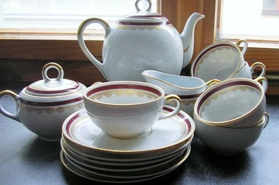 Tee-/ Kaffee-Service für 6 Personen Freiberger Porzellan Weiß-Weinrot-Gold - Bild 1 von 4