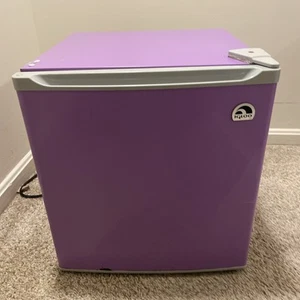 Igloo Mini Fridge 1.6 Cu.ft Model FR1151 - Picture 1 of 7