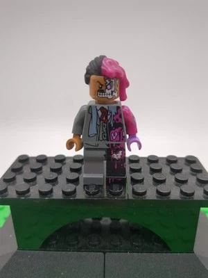 Lego Two-Face Minifigure From 70915 Batman Movie Double Demolition 2017 sh395 DC - Image 1 of 4