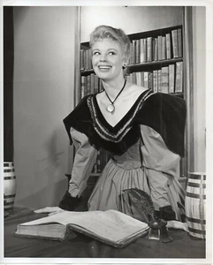 T9-64877. Orig 1950s TV Photo Sexy Betsy Palmer in Colonial Dress w/ kegs of rum - Picture 1 of 1