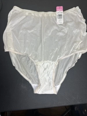 Винтажные нейлоновые трусы трусики Vanity Fair размер 7 новые с ценниками светящиеся США новые из старых запасов 15012 белье - Изображение 1 из 4