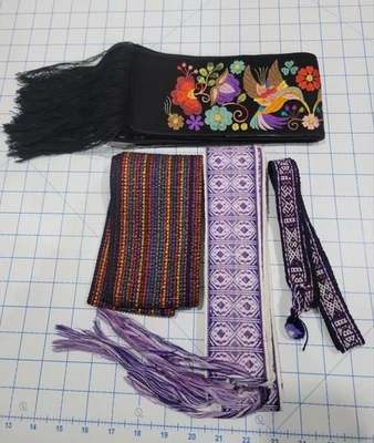 Lote de 4 Fajas Tejidas y Bordadas Danza Ceremonial Cinturón Ecuador Galápagos Foto 1 de 4