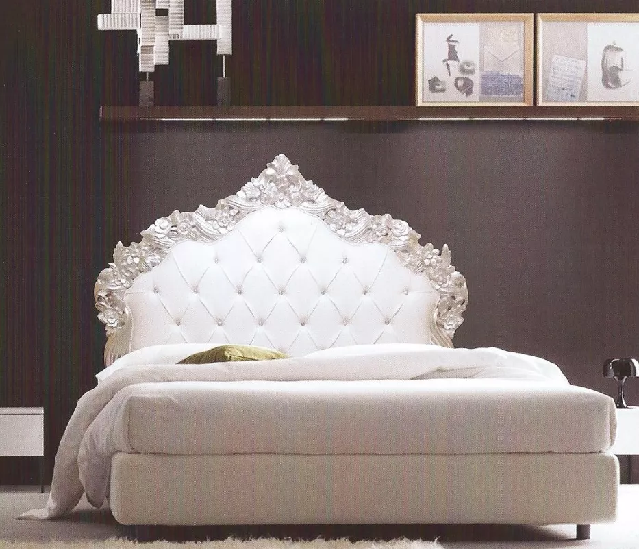 LETTO MATRIMONIALE IN LEGNO BAROCCO FOGLIA ARGENTO ECOPELLE BIANCA E CRISTALLI - Immagine 1 di 1