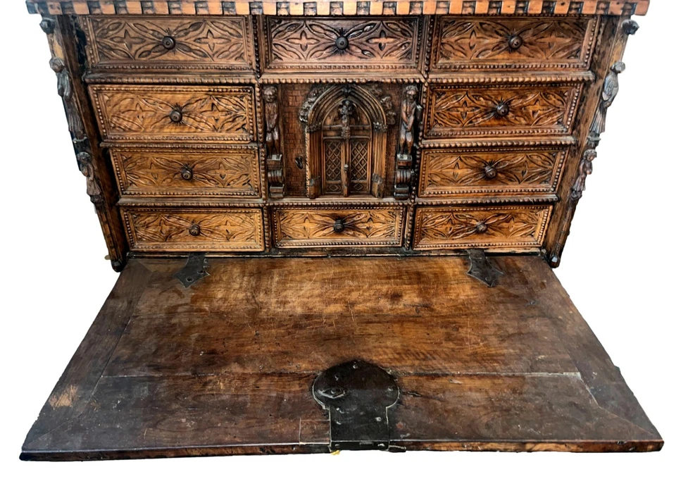 EXTRAORDINARY NEOGHOTIC BARGUEÑO WRITING DESK. NORTHERN EUROPE(?).XVIII-XIX - Image 1 of 1