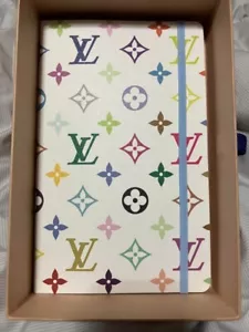 Notebook Louis Vuitton x Takashi Murakami Monogram Multicolore MM 2025 - Foto 1 di 5