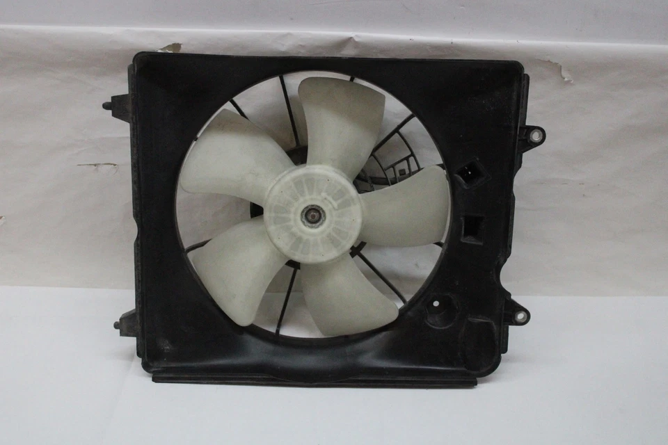 Honda CR-V 2015 radiador lado izquierdo ventilador montaje OEM 15 16 Foto 1 de 4