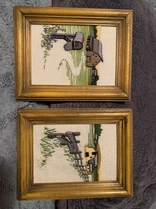 Paar Vintage 70er gerahmte Crewel bestickt Bauernhof Scheune und Briefkasten Szene gerahmt - Bild 1 von 9