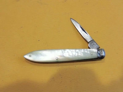 Miller Bros.Cut. Cuchillo de bolsillo Co. Meriden Pearl 1 hoja pluma pluma 3 1/4" pulgadas Foto 1 de 4