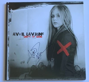 AVRIL LAVIGNE SIGNED UNDER MY SKIN VINYL LP JSA LOA #XX83365 AUTOGRAPH RECORD - Picture 1 of 6