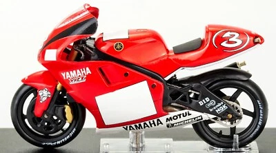 Yamaha YZR500 Max Biaggi 2001 Scala 1:24 Modellino Classe 500 MotoGP Numero 3 - Immagine 1 di 4