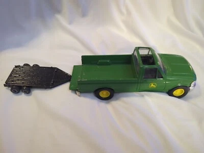 ERTL John Deere Ford Pick-up with Trailer 1/32 Scale - Image 1 of 4
