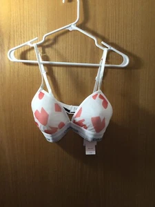 New Calvin Klein Lightly Lined, Wirefree, Triangle Heart Bra - Size Large - Picture 1 of 6