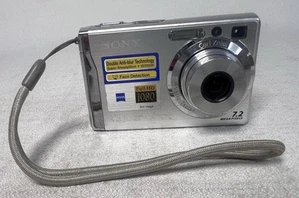 Sony Cyber-shot DSC-W80 Silver Digital Camera 7.2 MP 3x Optical Zoom - Tested - Picture 1 of 12