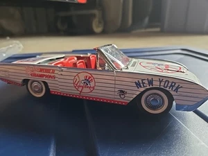 Danbury Mint 1961 New York Yankees Ford Thunderbird World Champions Car - Picture 1 of 10