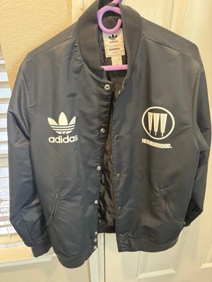 Chaqueta de estadio Neighborhood x Adidas original negra/blanca Foto 1 de 4