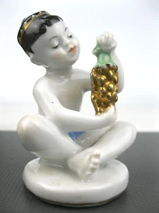 Figura de porcelana niño con uvas LFZ Lomonosov autor Stolbova URSS soviética años 60 - Imagen 1 de 14