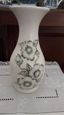 KINGSTON POTTERY HULL MADE IN ENGLAND VASE - Image 1 of 4
