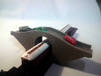 Z GAUGE STONE BRIDGE SINGLE TRACK NEW MODEL OVERPASS LASER ENGRAVED PRO PAINTED - Image 1 of 4