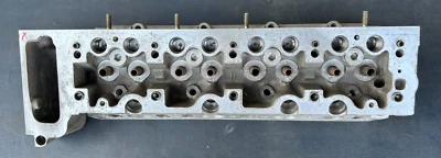 Culata derecha Mercedes Benz 450SL 450SEL con válvula EGR 1974-1975 Foto 1 de 4