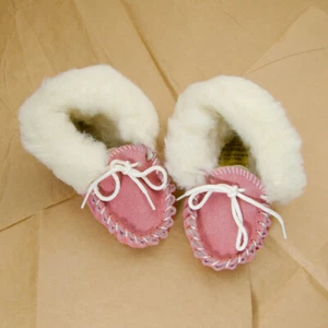 Toddler Moccasins Booties Baby Shoes Pink Suede Vintage Wool (British Size 4) - Picture 1 of 3