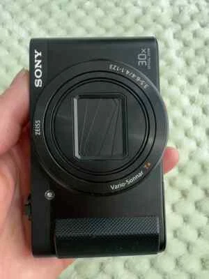 SONY Cyber-shot DSC-HX90 Flip Screen 30x Optical Zoom 18.2MP WiFi Digital Camera - Image 1 of 4